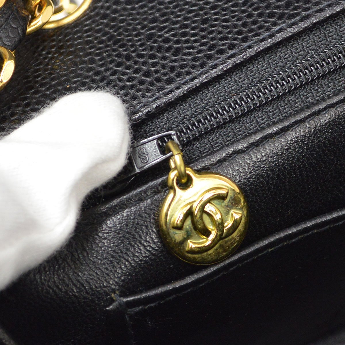 CHANEL 1994-1996 Black Caviar Diana Medium