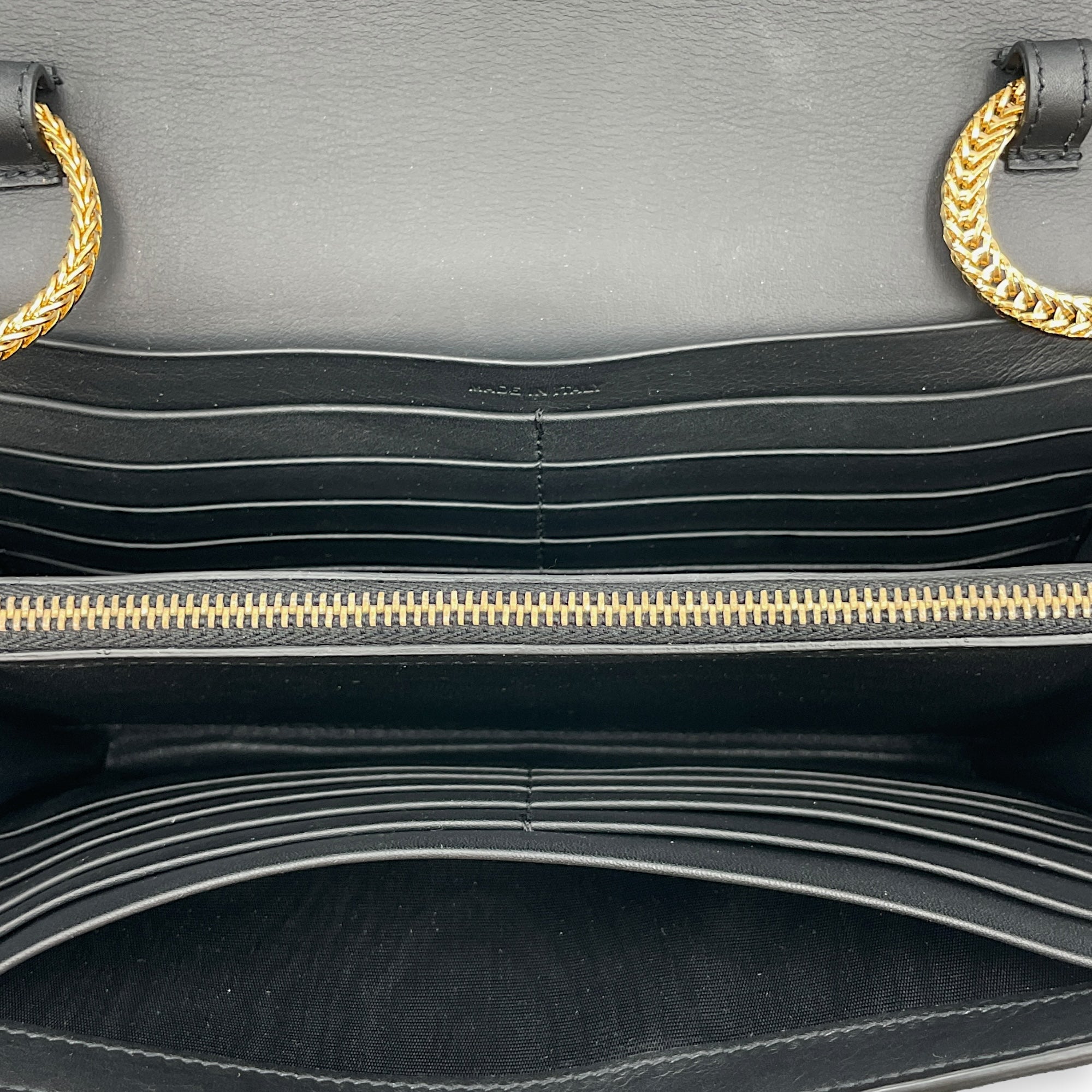 Y 22cm Black Clutch On Chain in Calfskin, Gold hardware