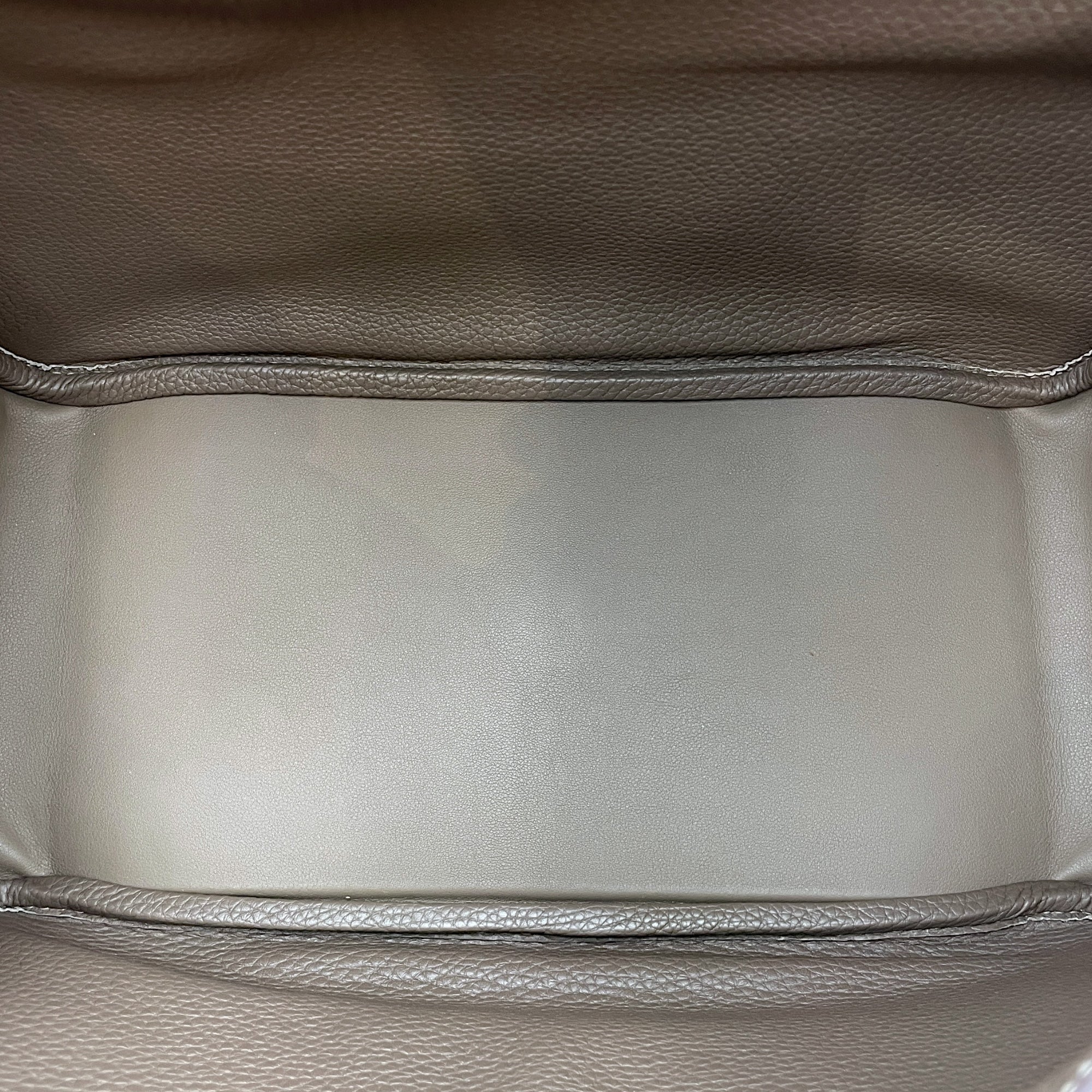 Lindy 30 Etoupe in Clemence, Palladium hardware