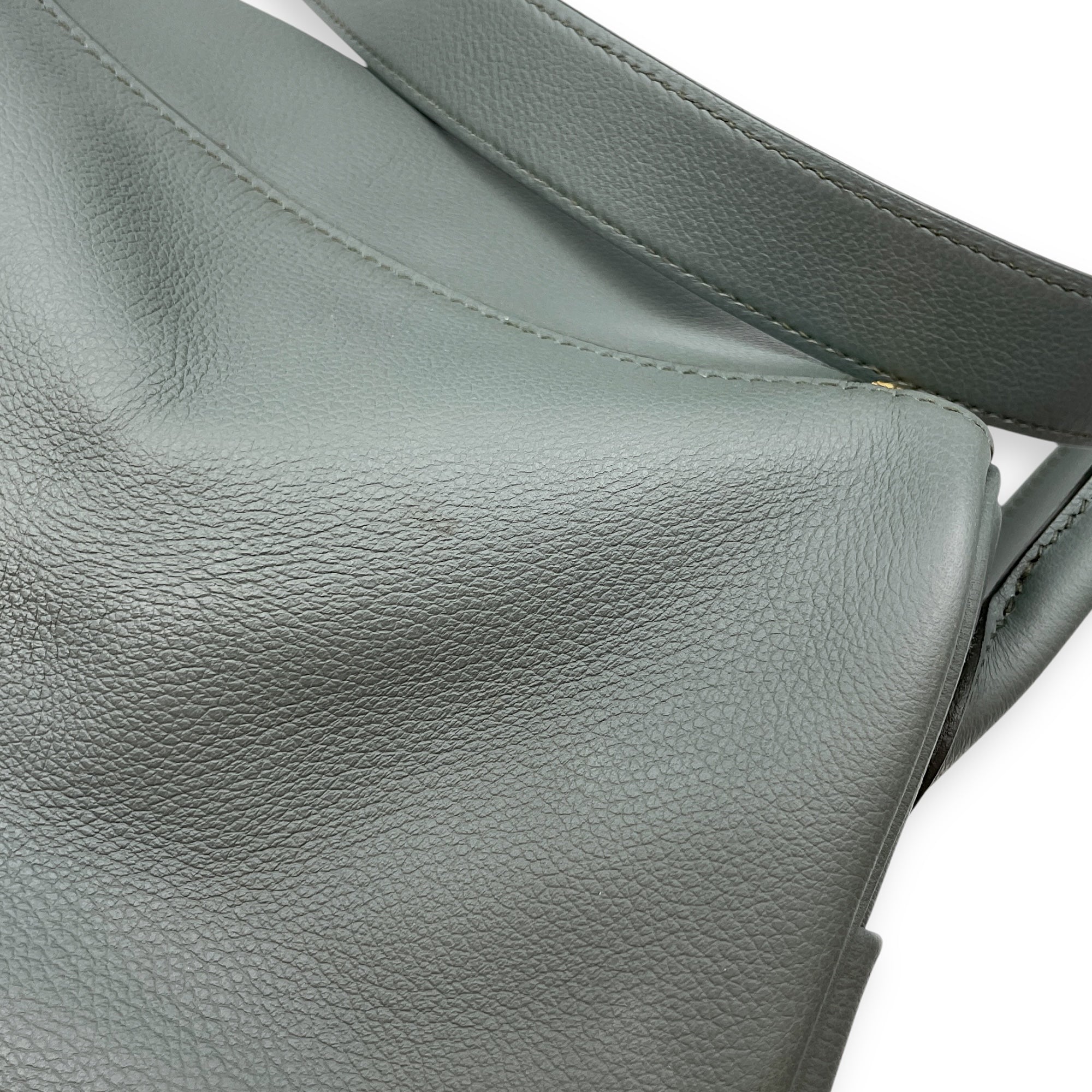 Lindy 26 Vert Amande in Evercolor, Gold hardware