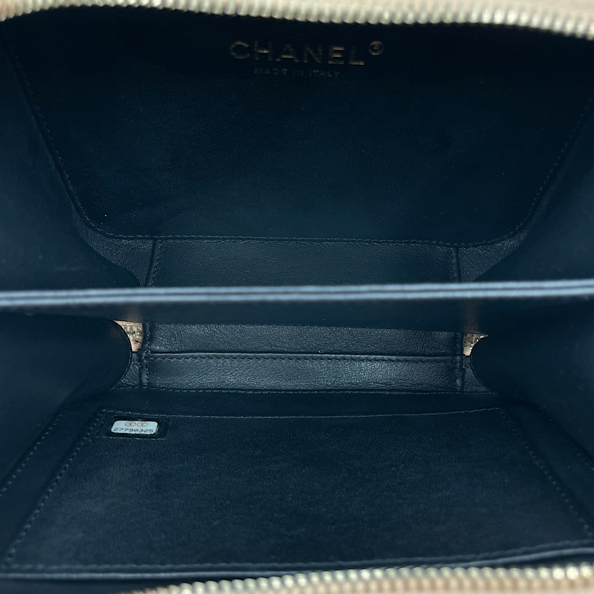 CC Filigree Beige/Black Crossbody Bag in Caviar Leather, Gold hardware