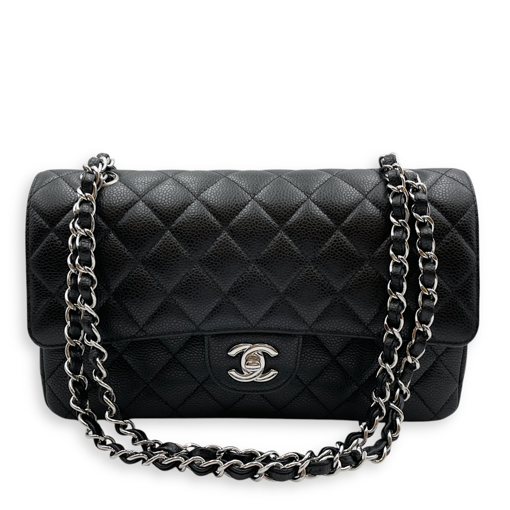 Classic Medium Black Shoulder Bag in Caviar Leather, Silver hardware