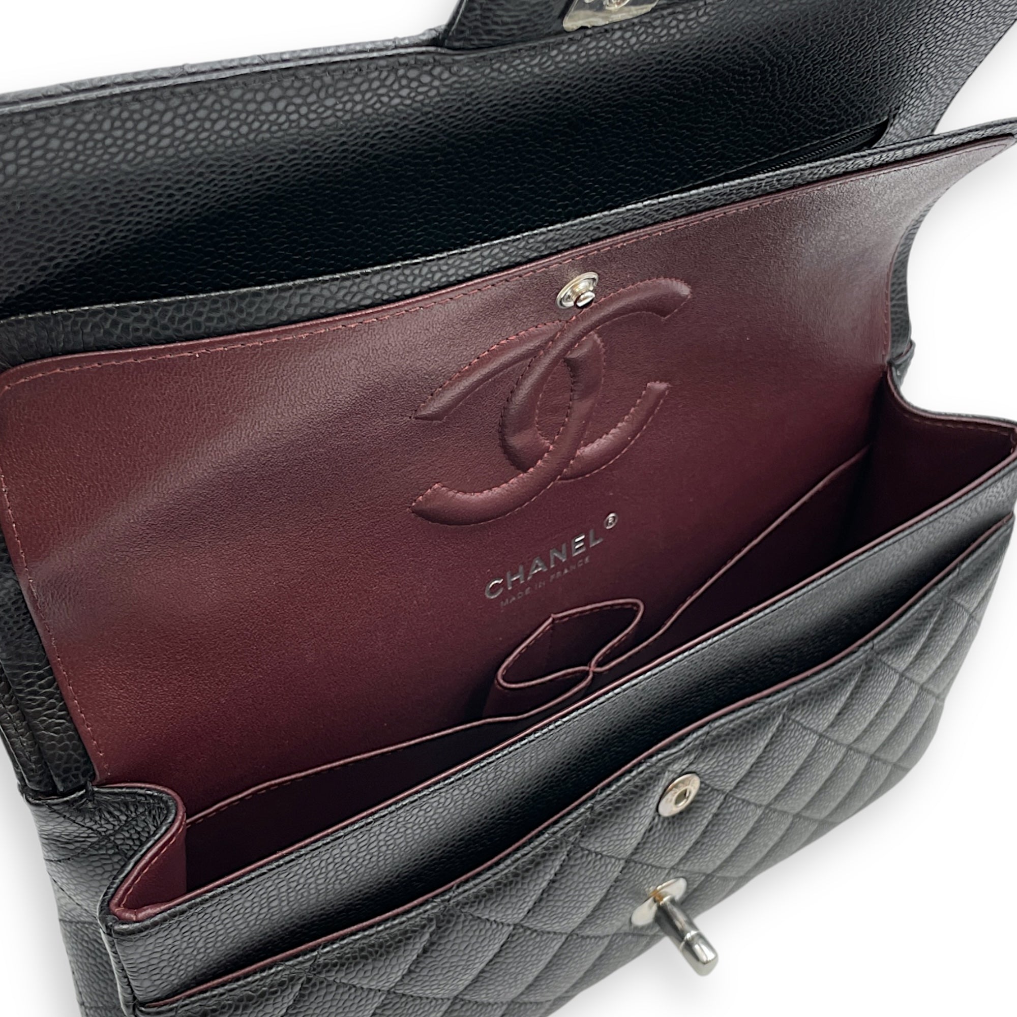 Classic Medium Black Shoulder Bag in Caviar Leather, Silver hardware