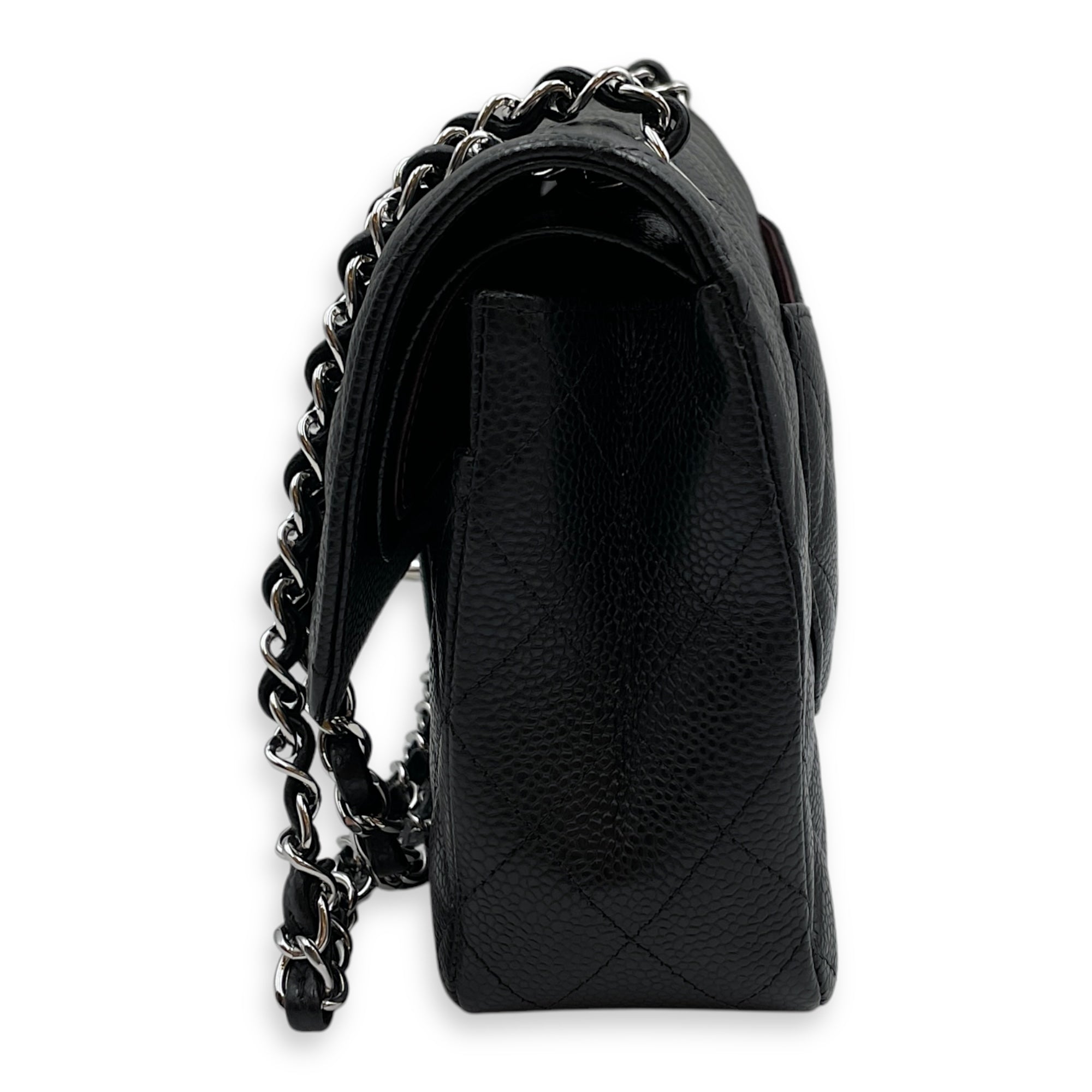 Classic Medium Black Shoulder Bag in Caviar Leather, Silver hardware