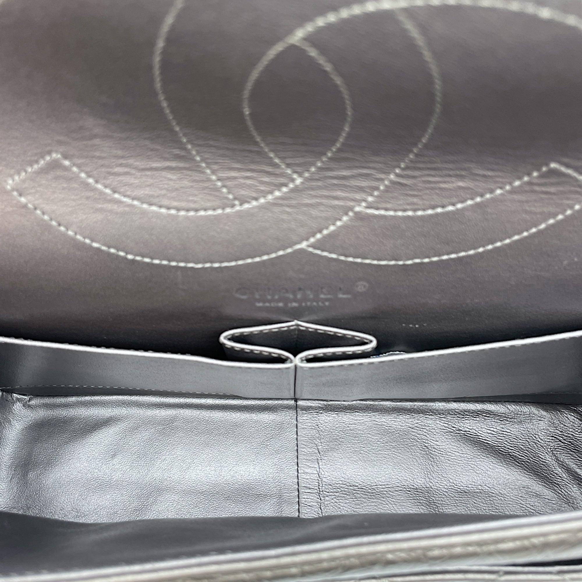 2.55 Reissue Silver Shoulder Bag in Distressed Leather, Ruthenium hardware