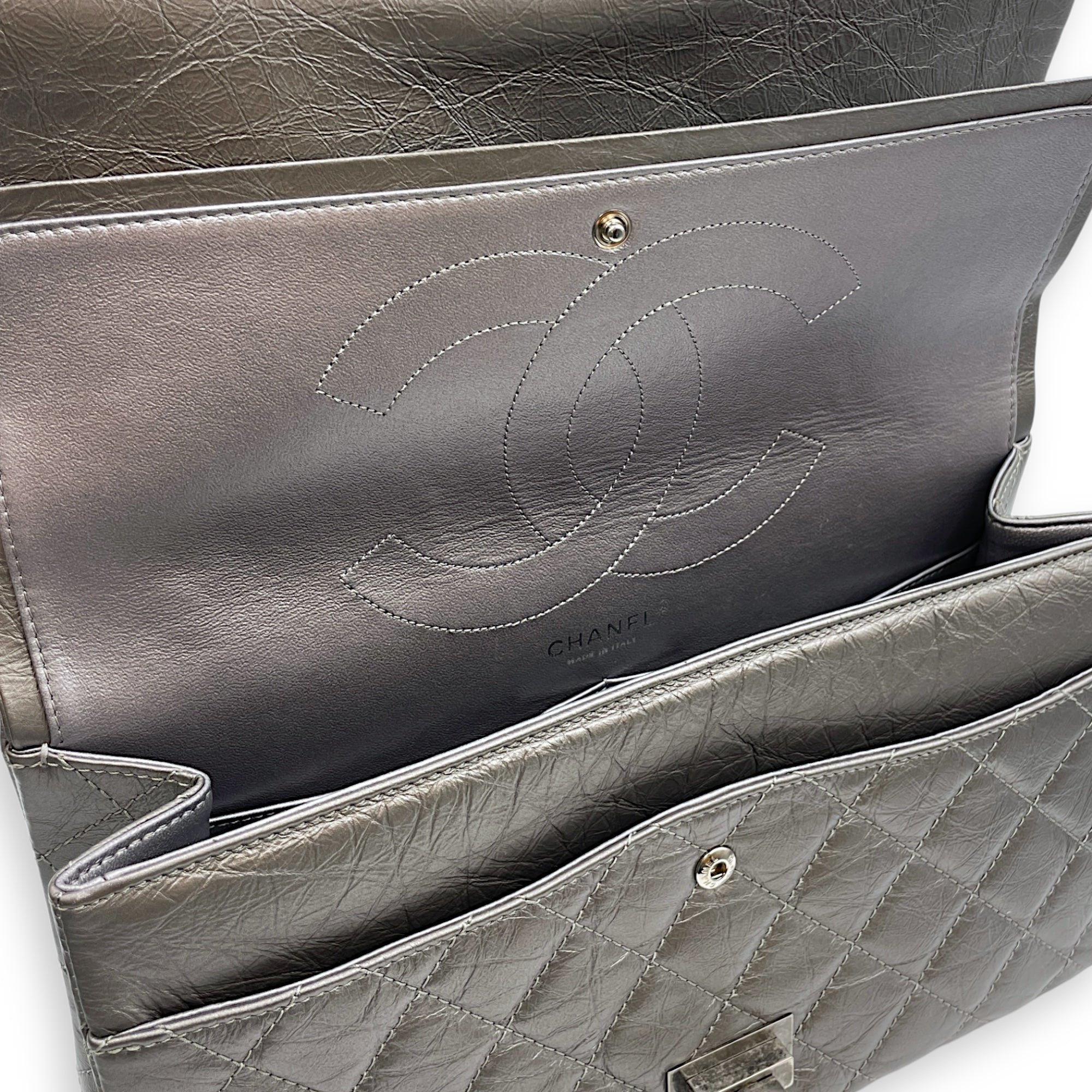2.55 Reissue Silver Shoulder Bag in Distressed Leather, Ruthenium hardware