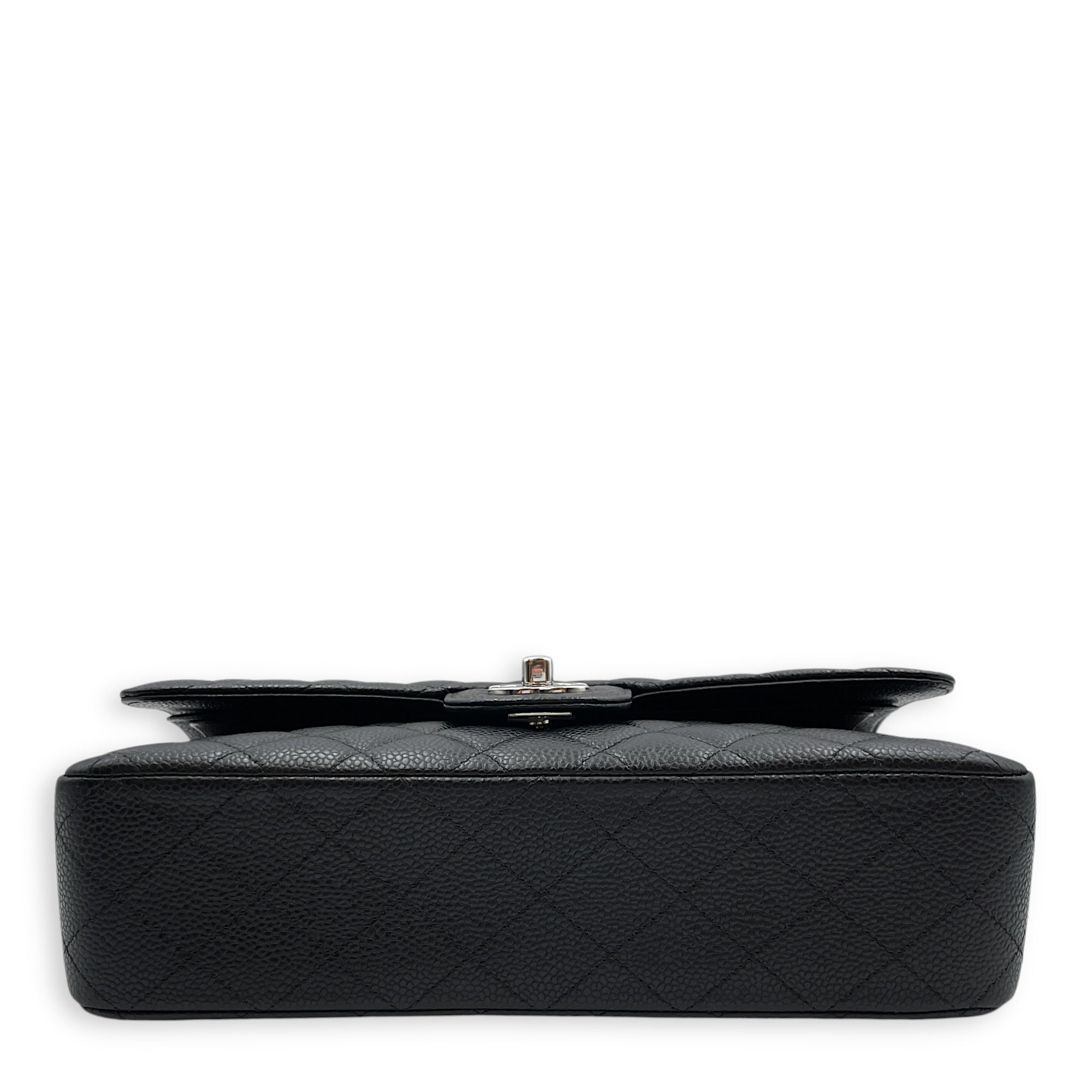 Classic Medium Black Shoulder Bag in Caviar Leather, Silver hardware