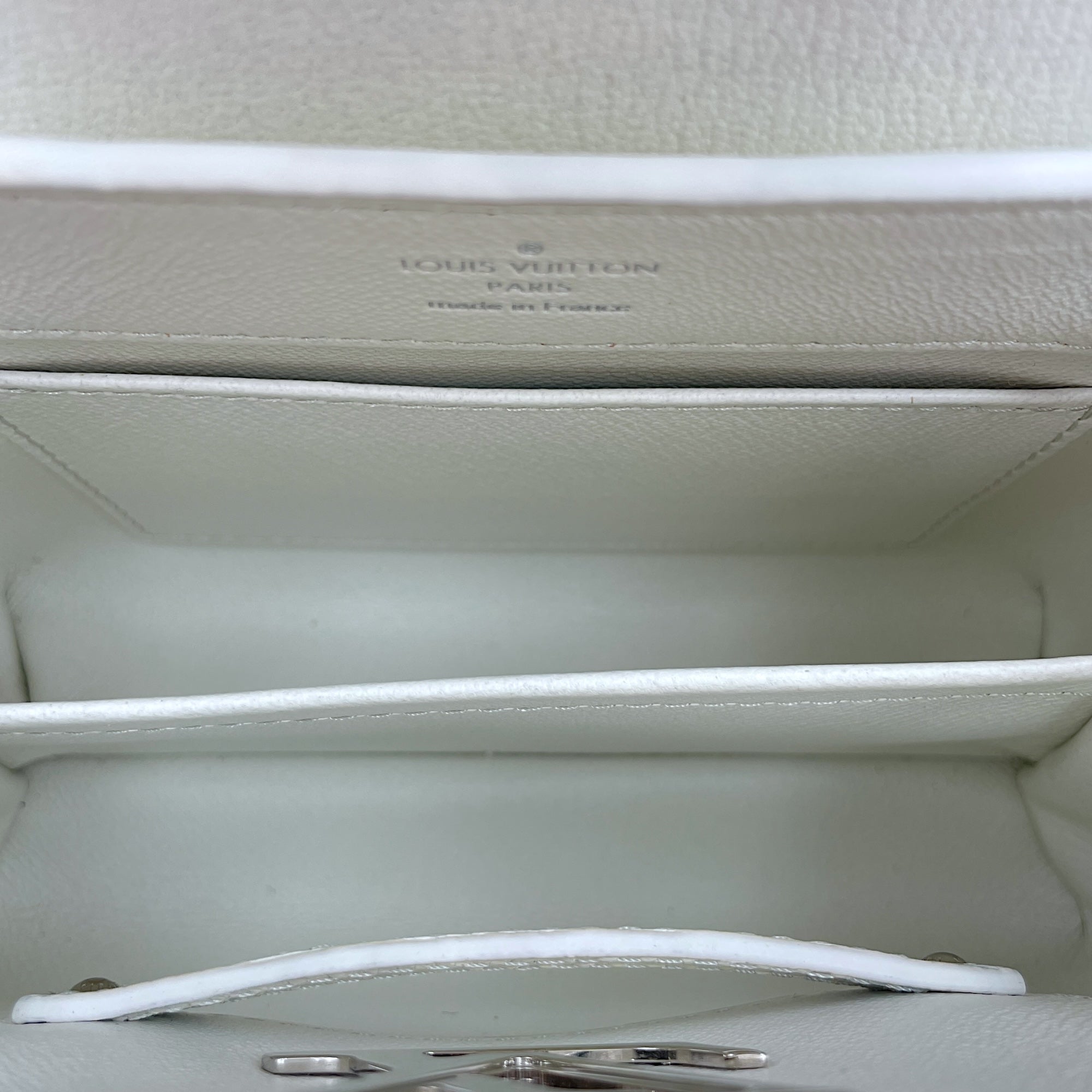 Capucines Mini White Shoulder Bag in Lizard Varanus Niloticus, Palladium hardware