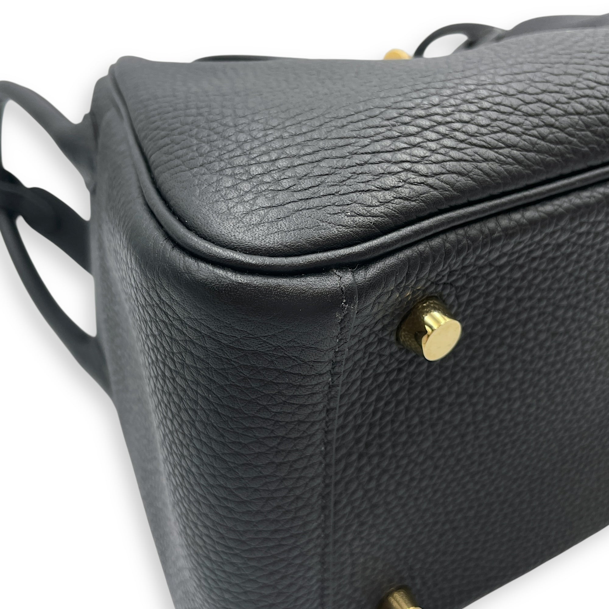 Lindy 26 Black in Clemence, Gold hardware