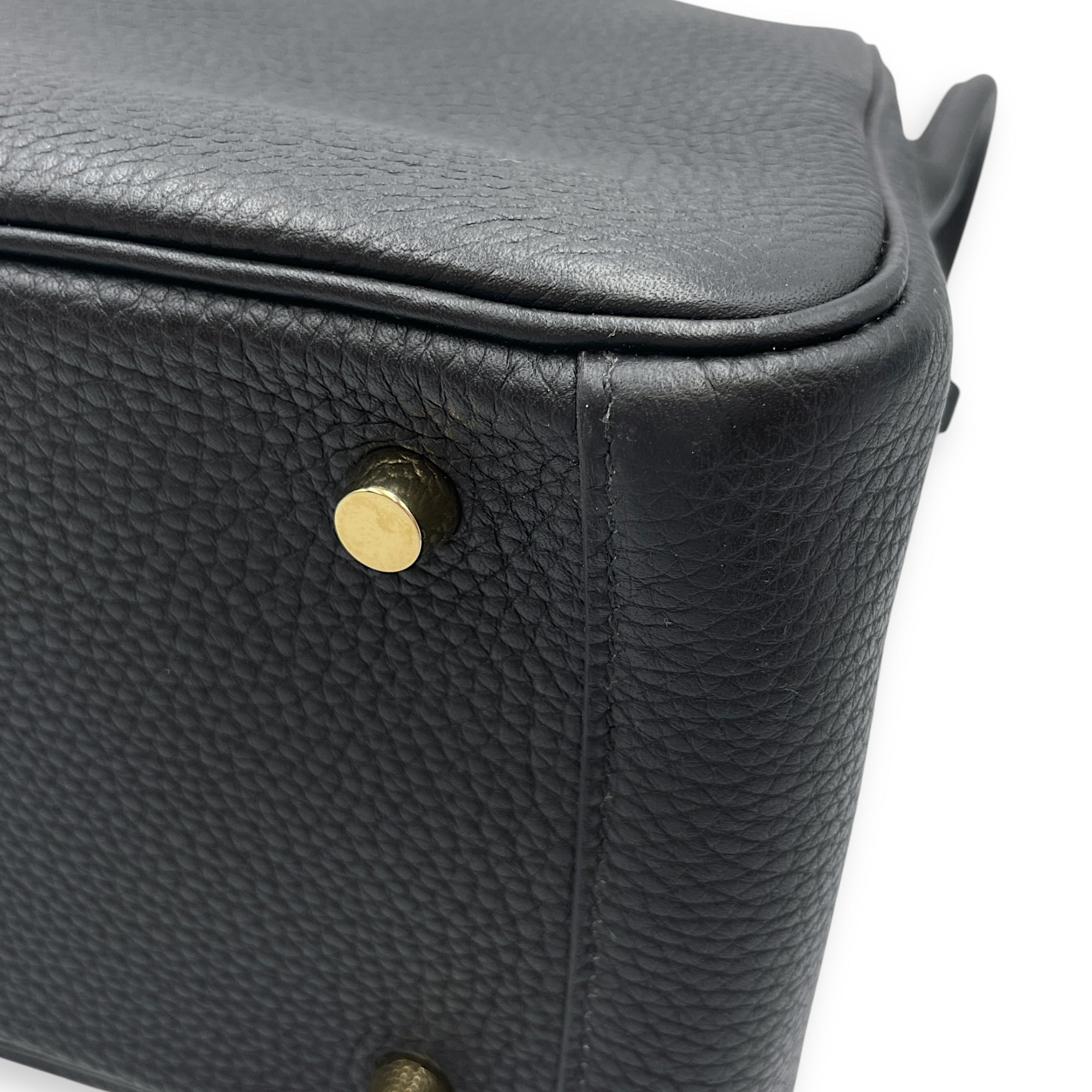 Lindy 26 Black in Clemence, Gold hardware