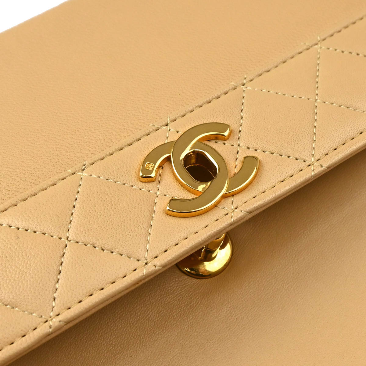 Chanel 1989-1991 Beige Lambskin Shoulder Bag