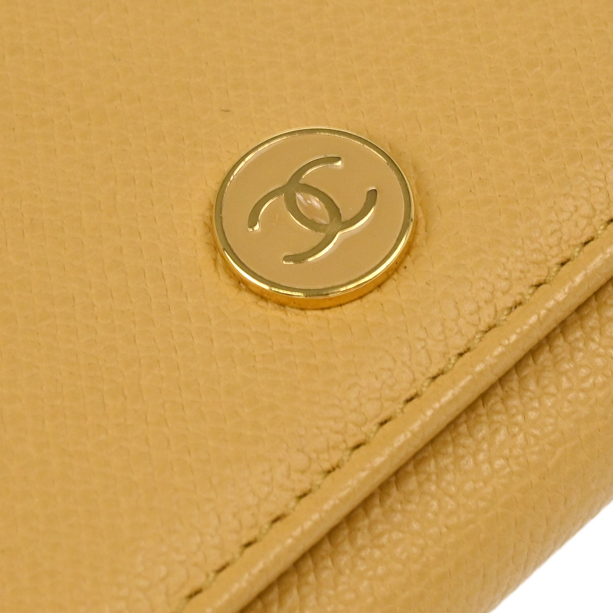 Chanel 2005-2006 Beige Calfskin Six Hook Key Case Small Good