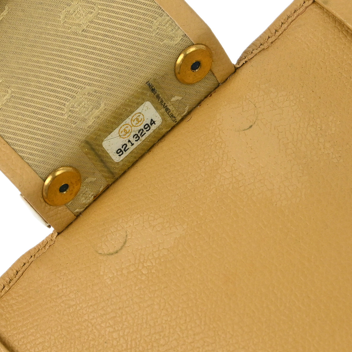 Chanel 2005-2006 Beige Calfskin Six Hook Key Case Small Good