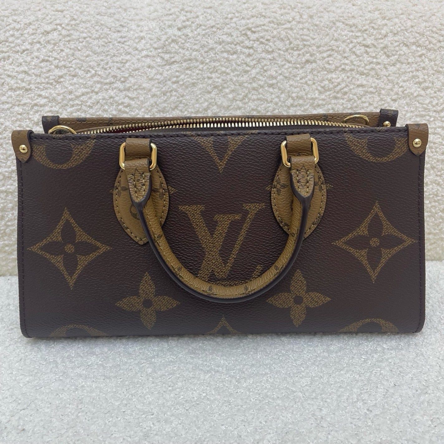 Louis Vuitton OnTheGo East West Chain Two-way Handbag