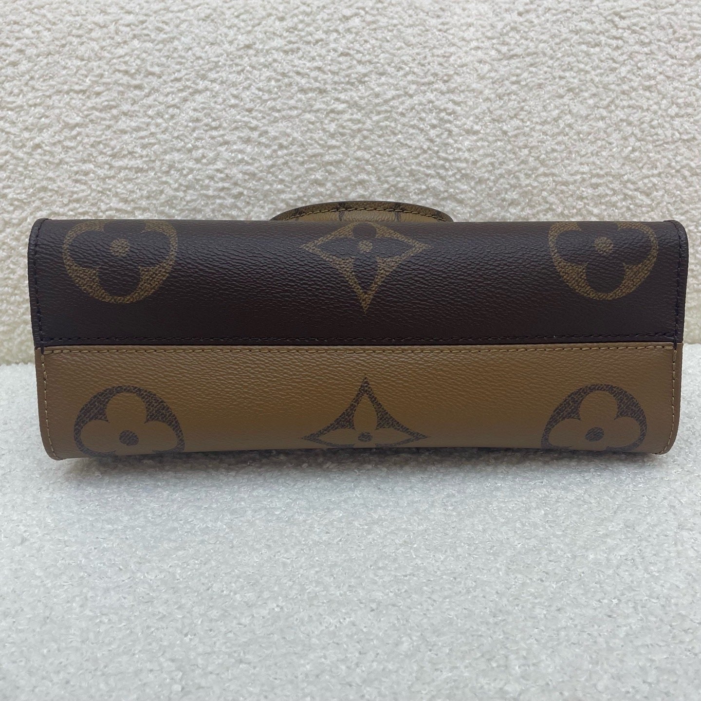 Louis Vuitton OnTheGo East West Chain Two-way Handbag