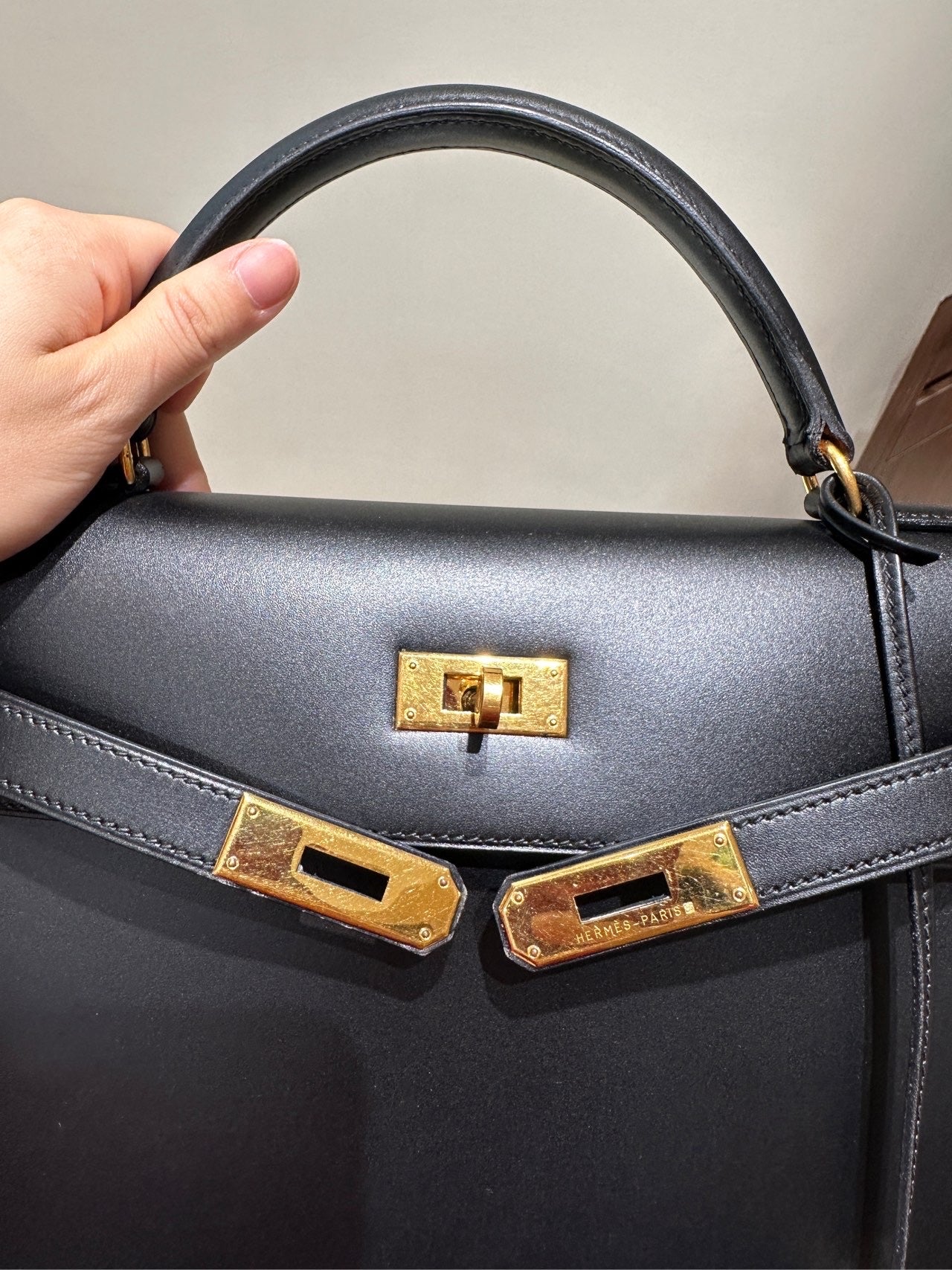Hermès Kelly 32 Box Calf Leather, A Stamp (Year Code), Sellier