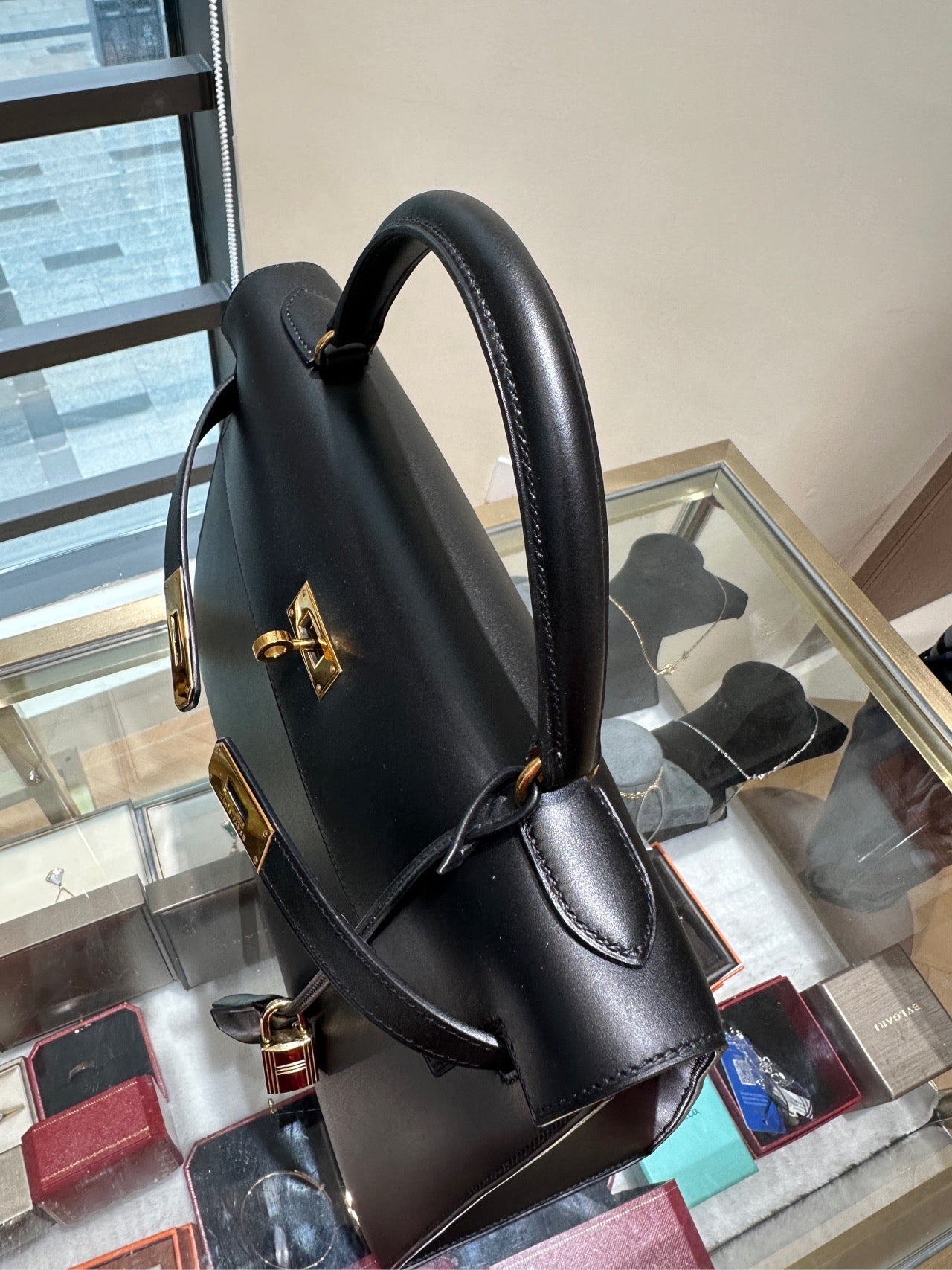 Hermès Kelly 32 Box Calf Leather, A Stamp (Year Code), Sellier