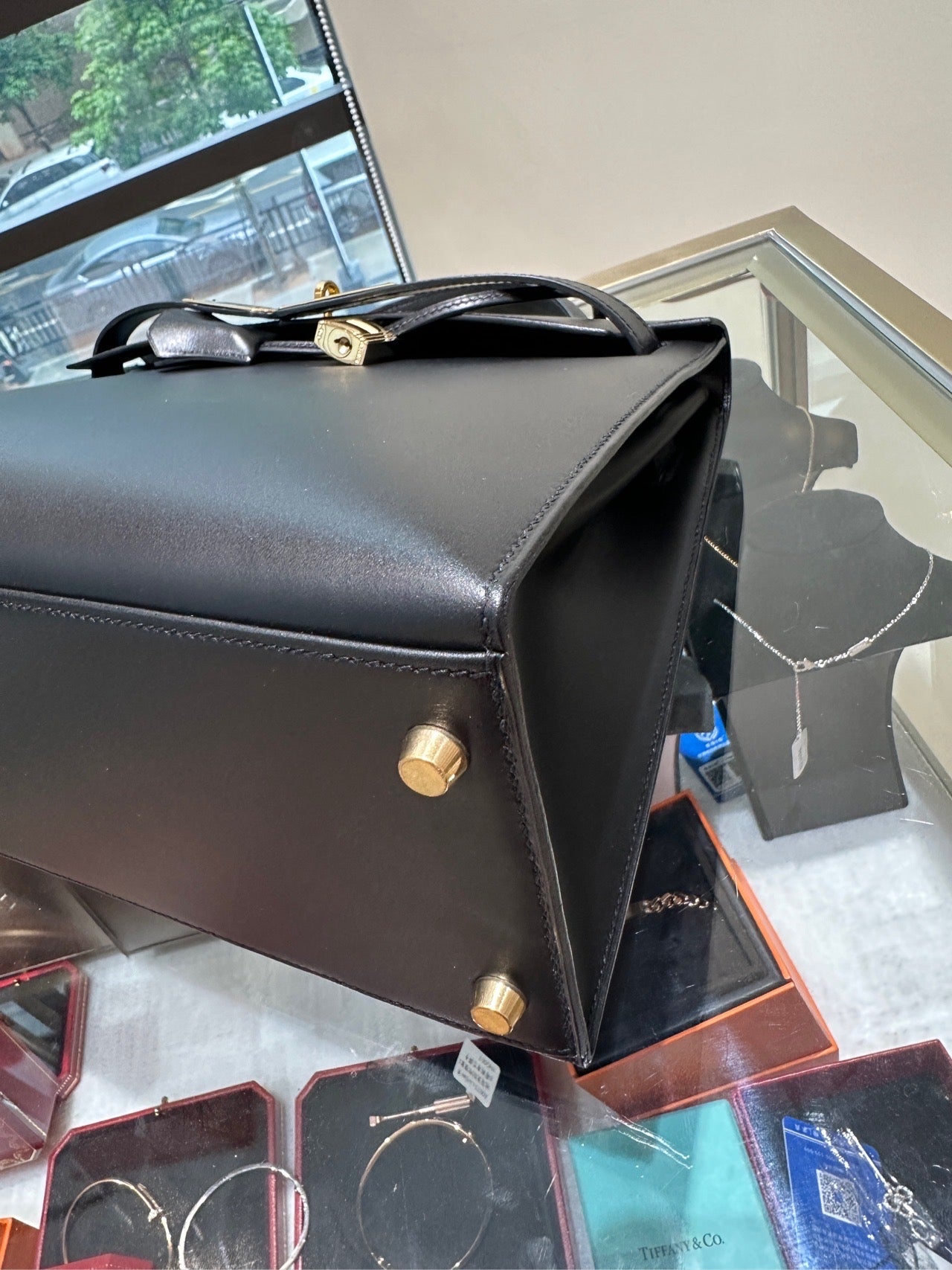 Hermès Kelly 32 Box Calf Leather, A Stamp (Year Code), Sellier