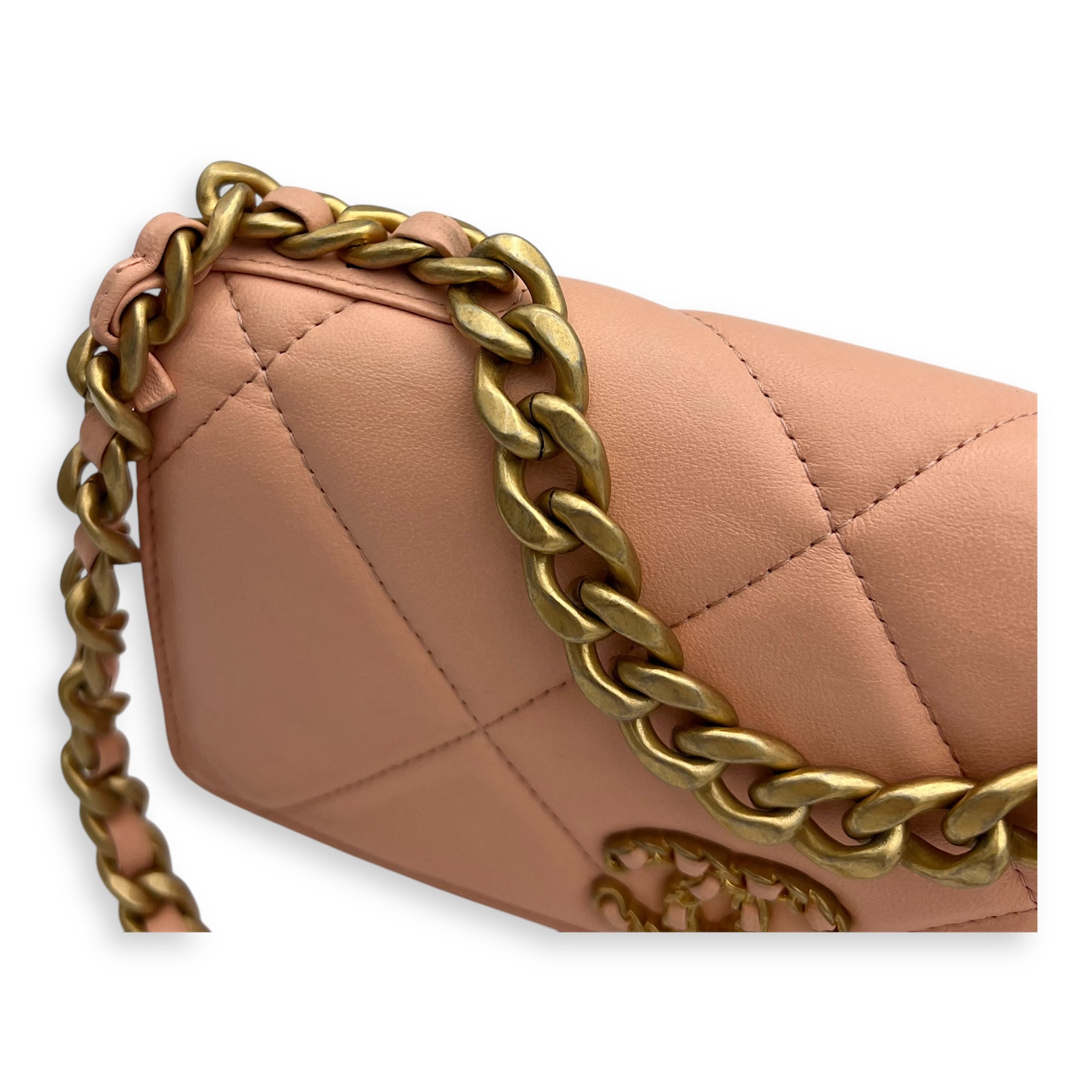C19 Wallet On Chain Peach in Lambskin, Mixed hardware