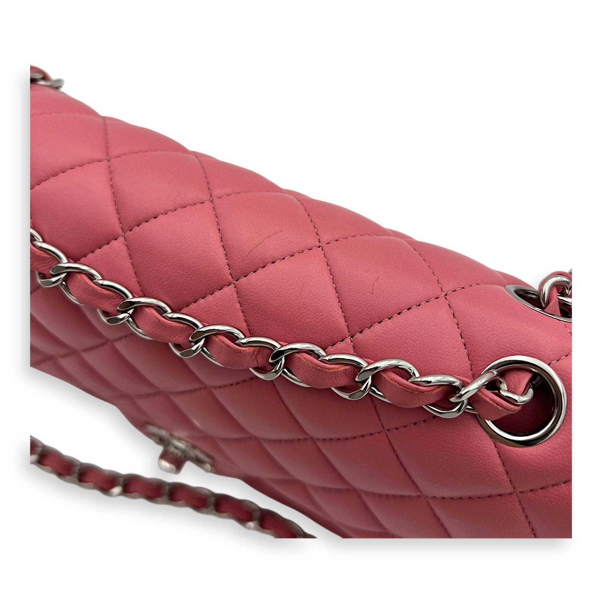 Classic Medium Pink Shoulder Bag in Lambskin, Silver hardware
