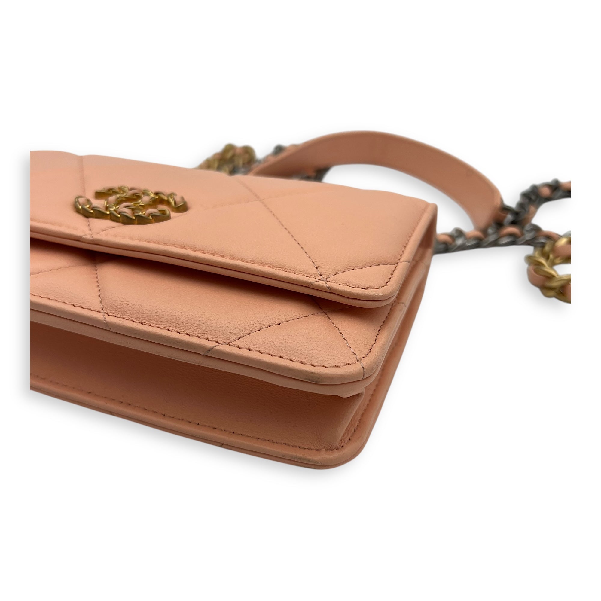 C19 Wallet On Chain Peach in Lambskin, Mixed hardware