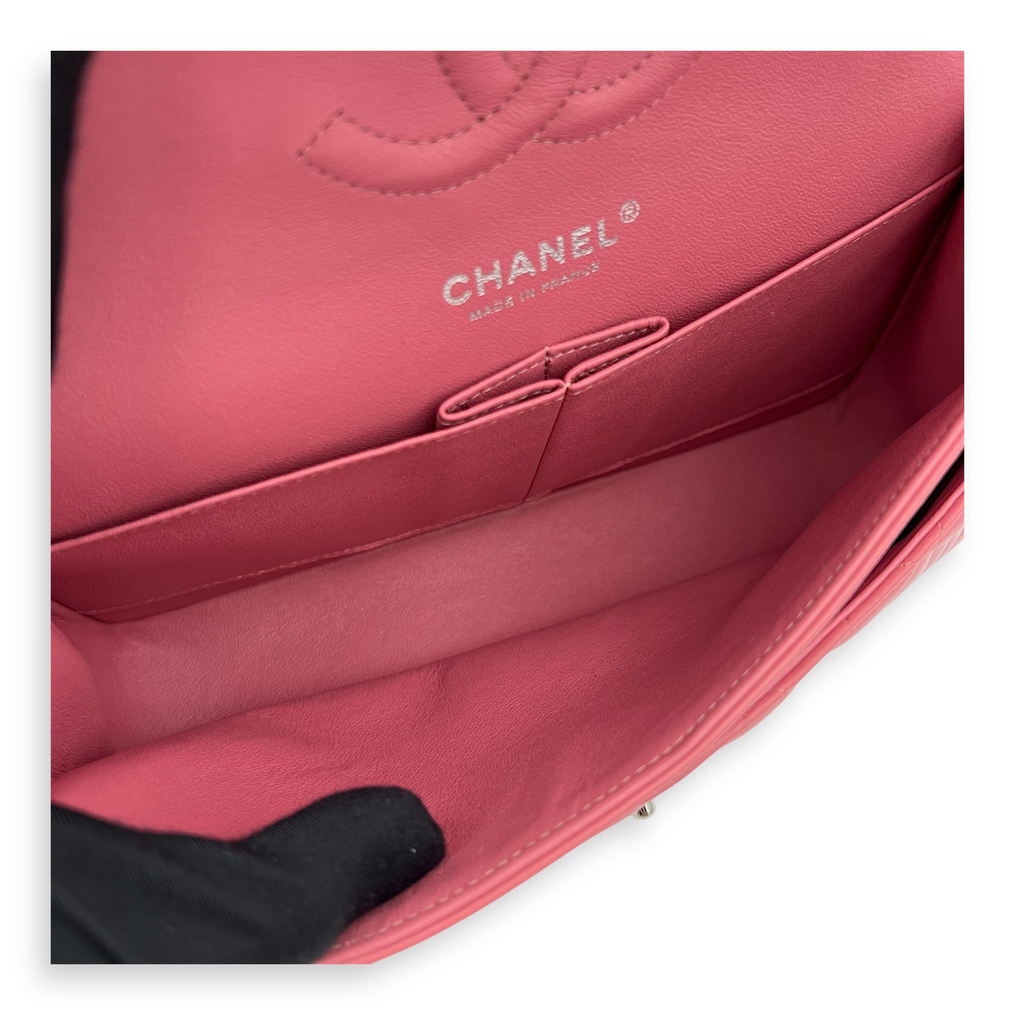 Classic Medium Pink Shoulder Bag in Lambskin, Silver hardware