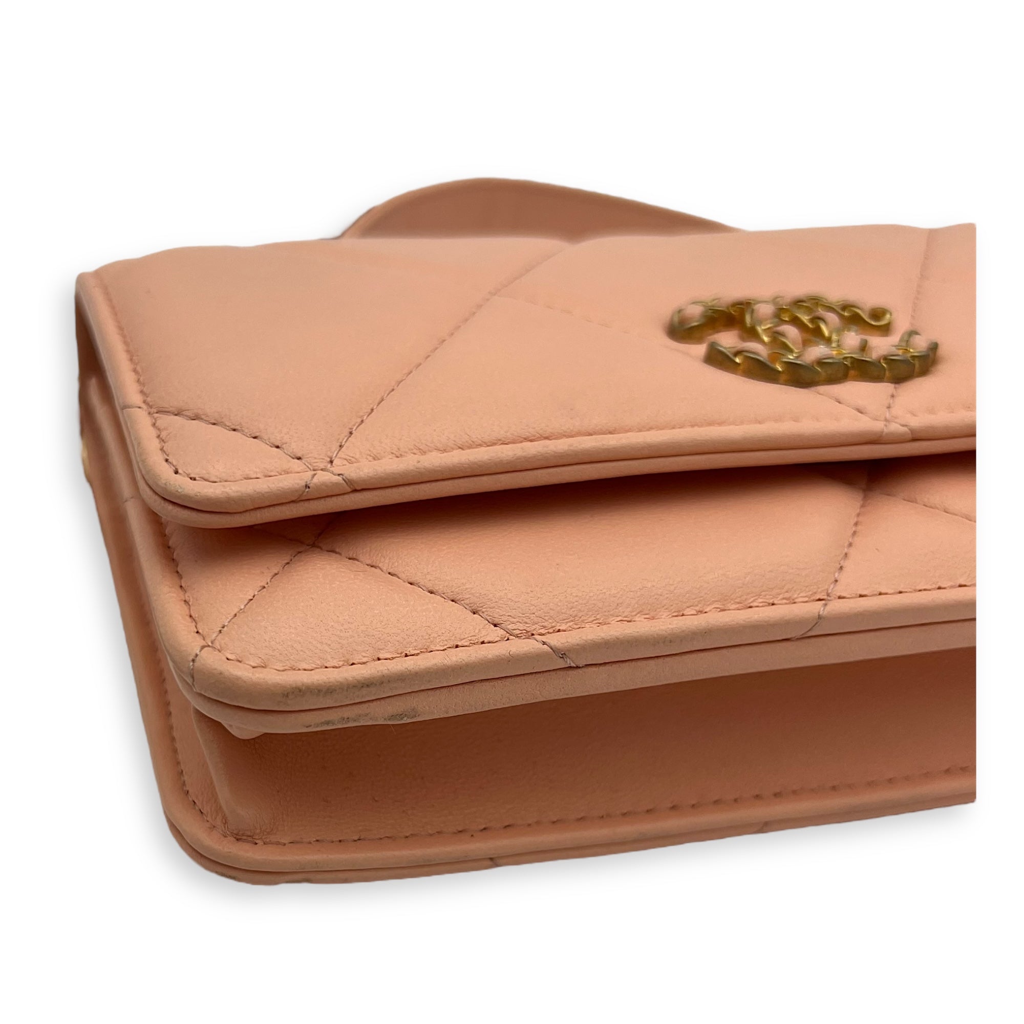 C19 Wallet On Chain Peach in Lambskin, Mixed hardware