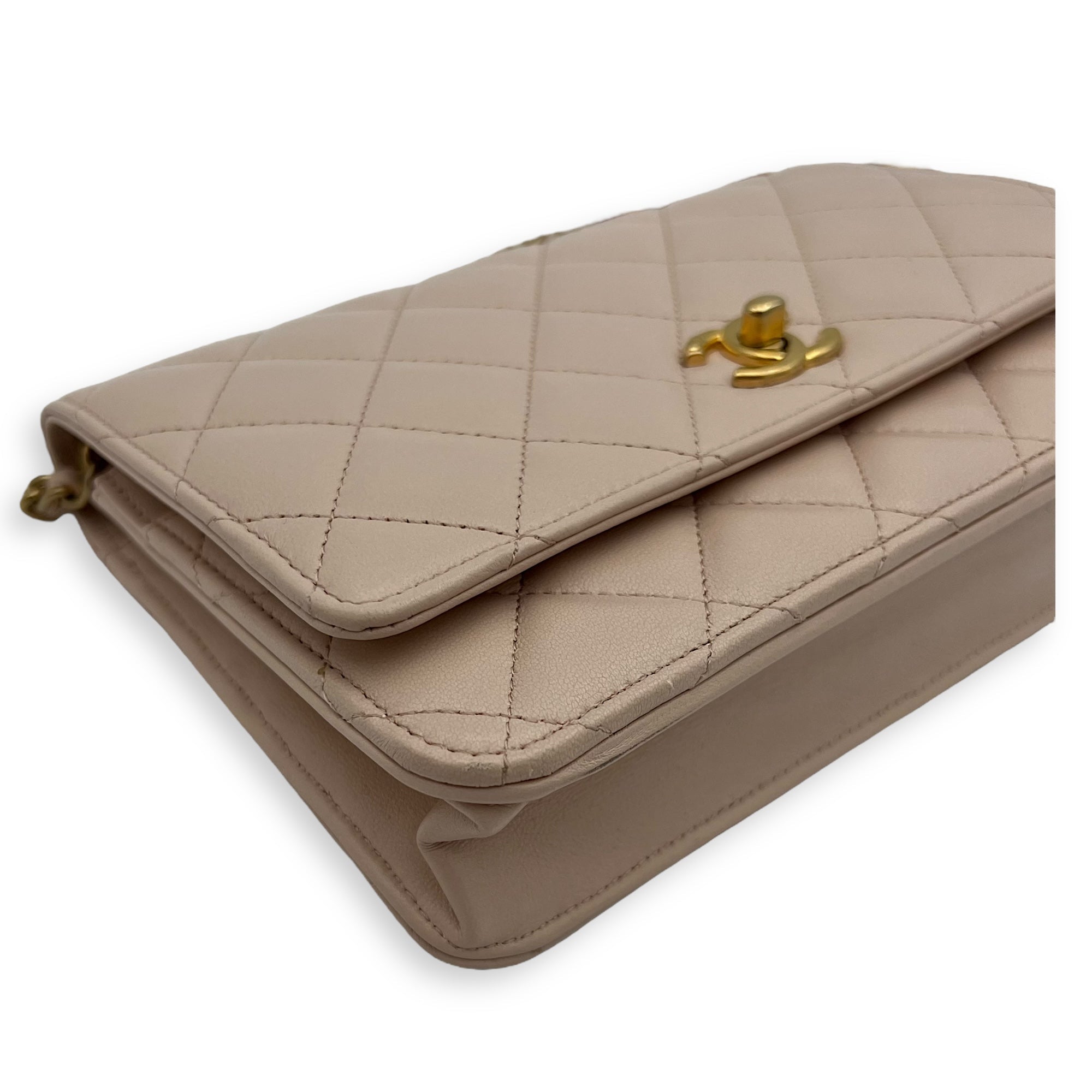 22C Pearl Crush Pink Wallet On Chain in Lambskin, Gold hardware