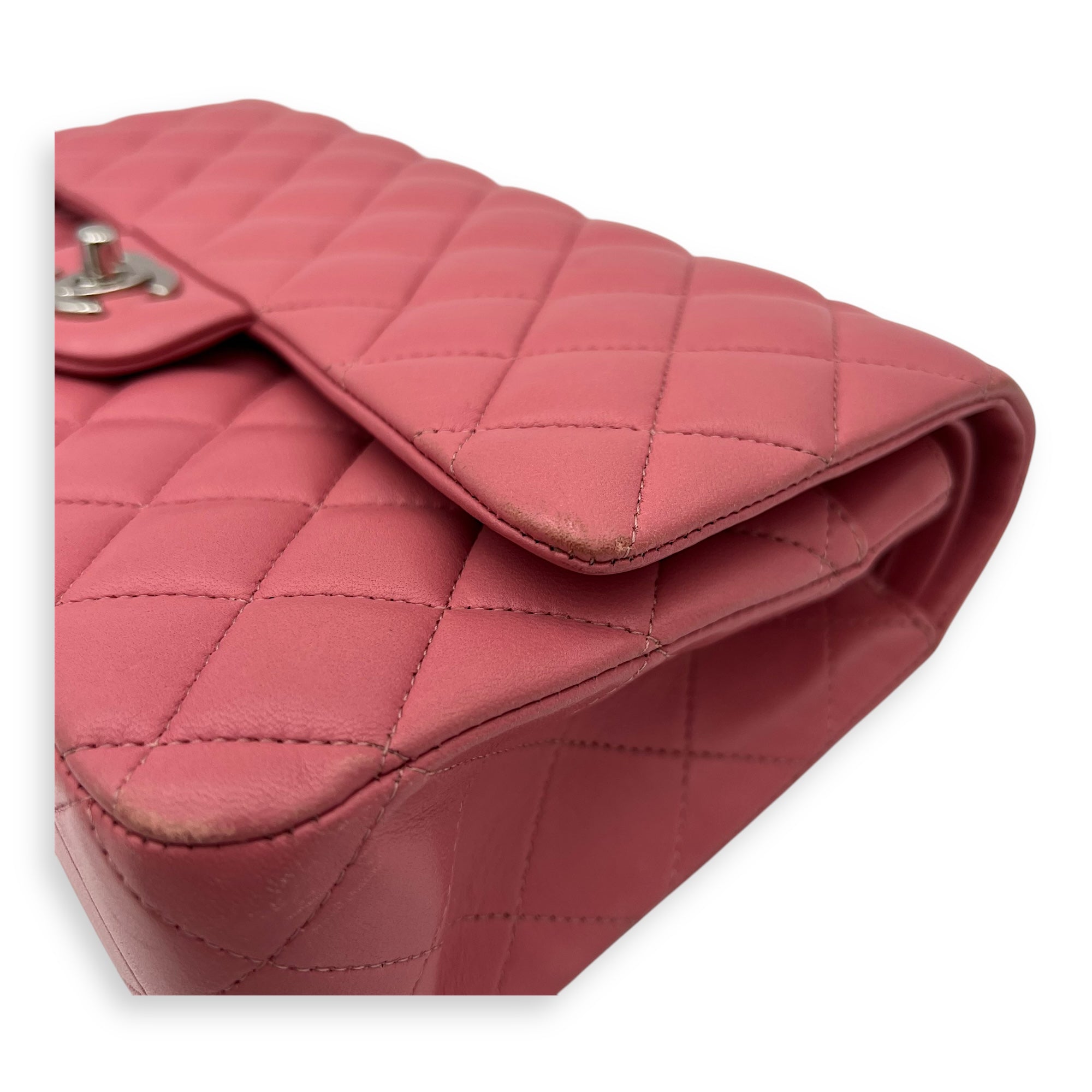 Classic Medium Pink Shoulder Bag in Lambskin, Silver hardware