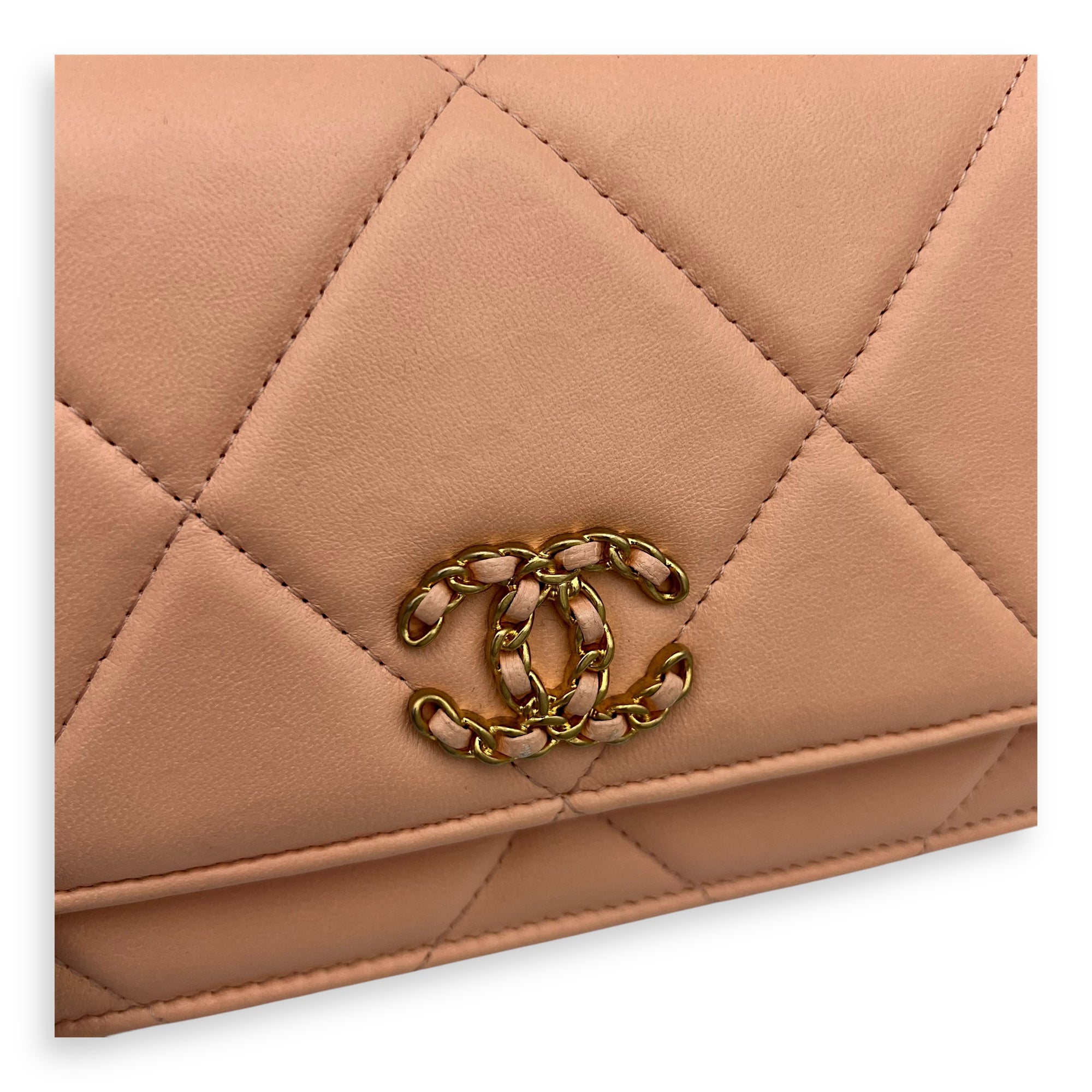 C19 Wallet On Chain Peach in Lambskin, Mixed hardware