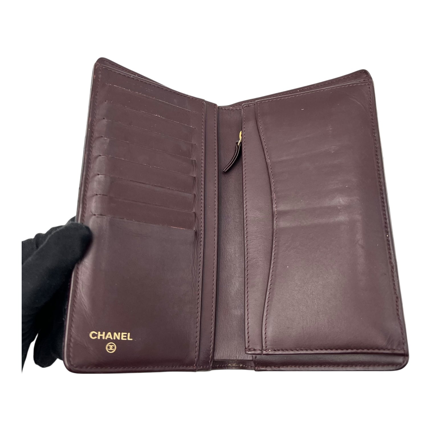 Classic Wallet Black in Caviar Leather, Gold hardware