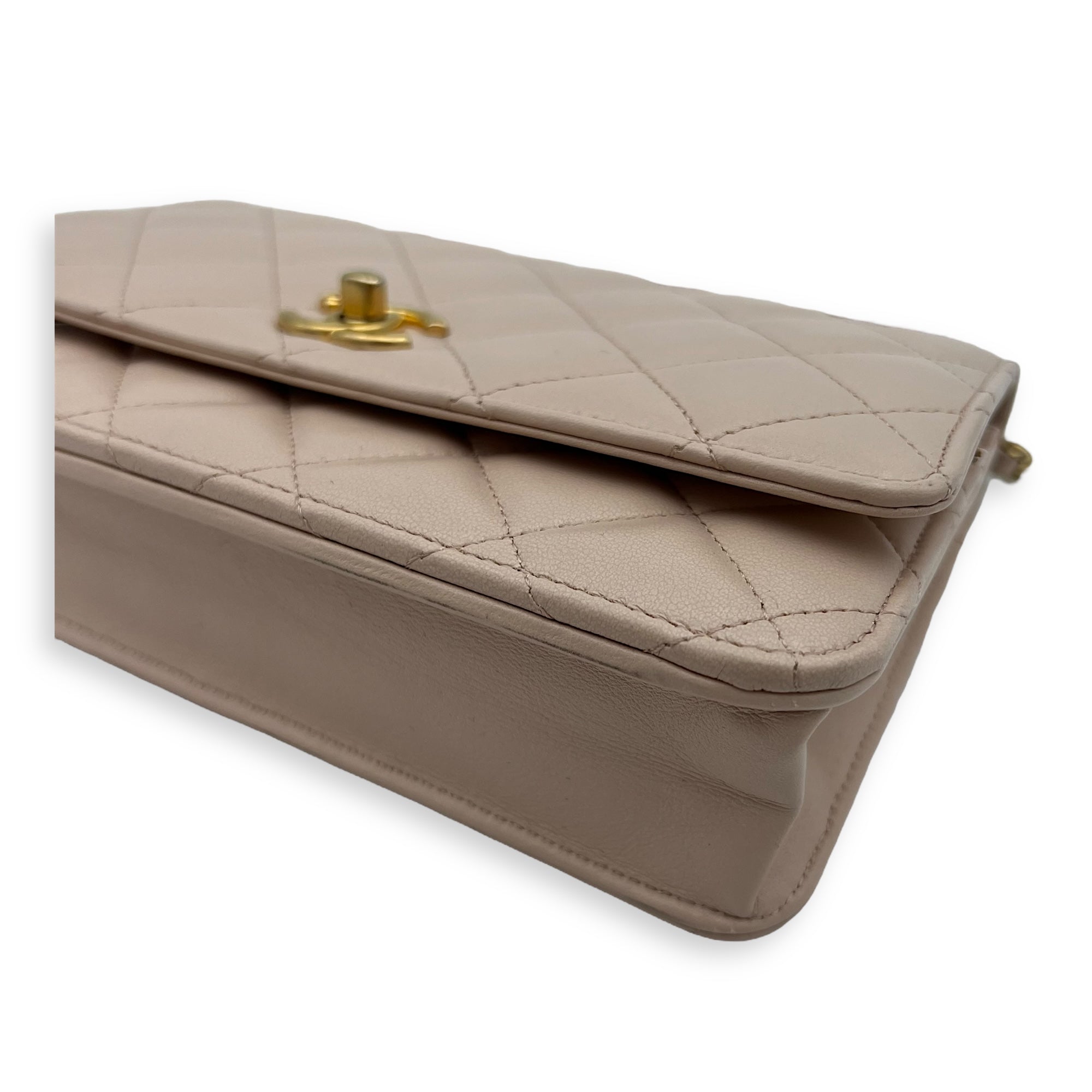 22C Pearl Crush Pink Wallet On Chain in Lambskin, Gold hardware