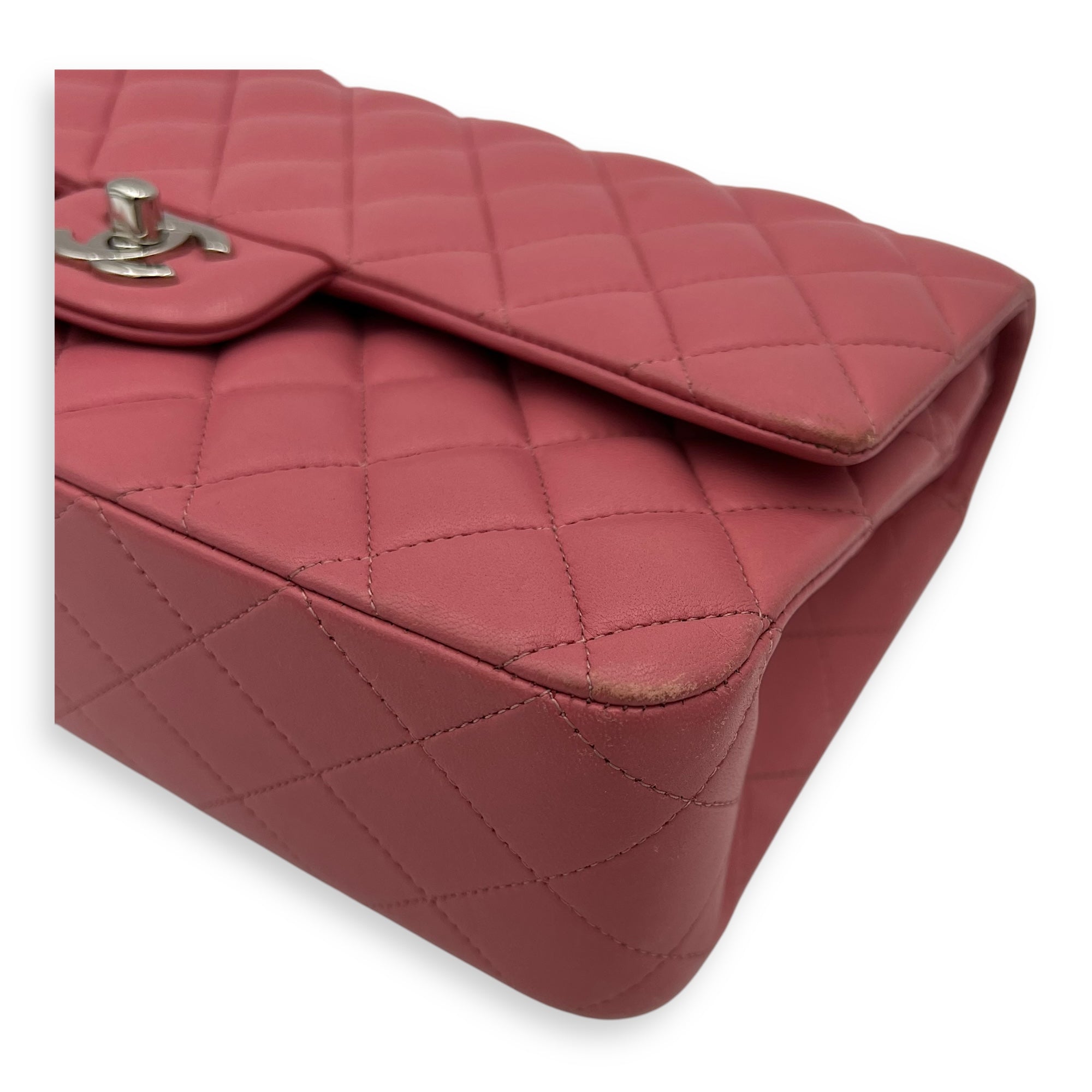Classic Medium Pink Shoulder Bag in Lambskin, Silver hardware
