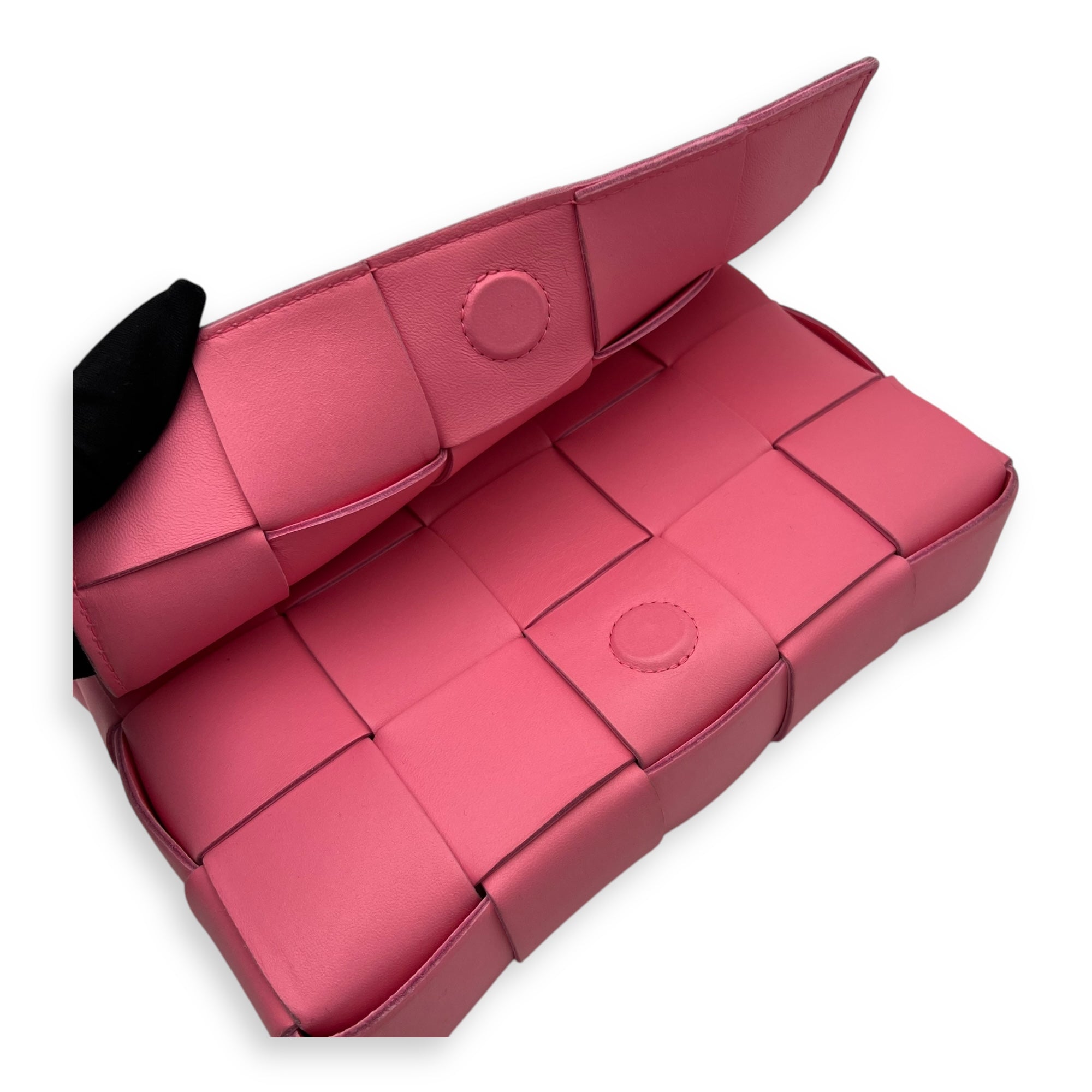 Cassette Crossbody Bag Pink in Calfskin, Silver hardware