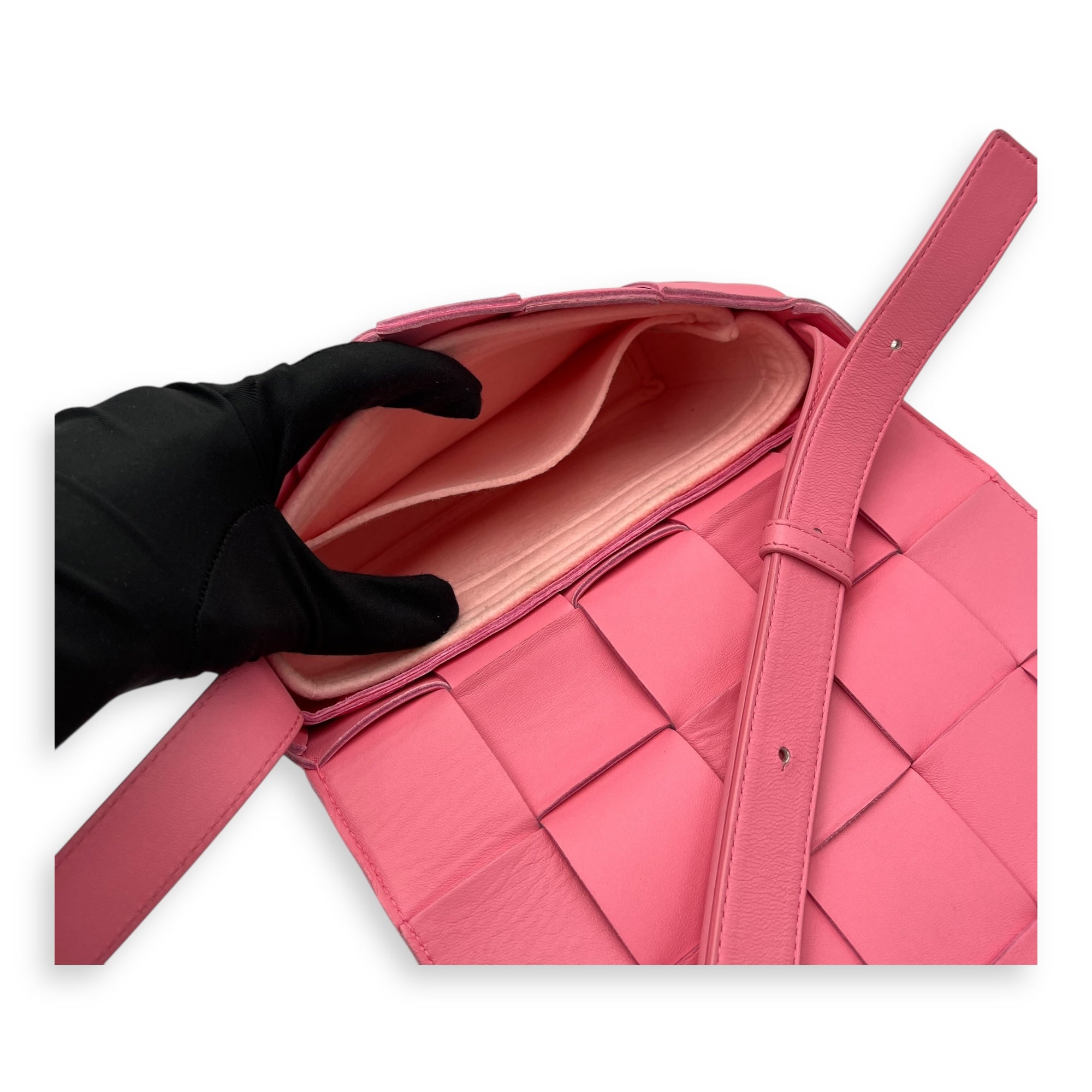 Cassette Crossbody Bag Pink in Calfskin, Silver hardware