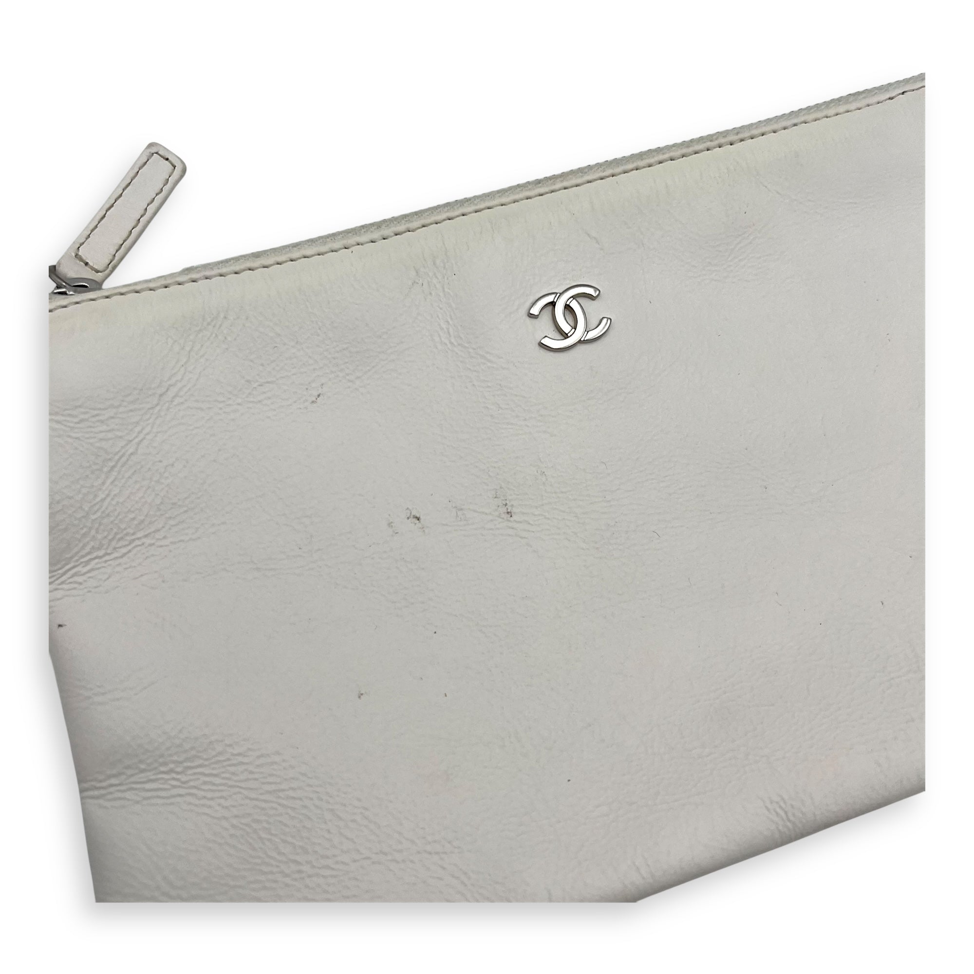 22 Tote Tote Bag Small White in Calfskin, Silver hardware