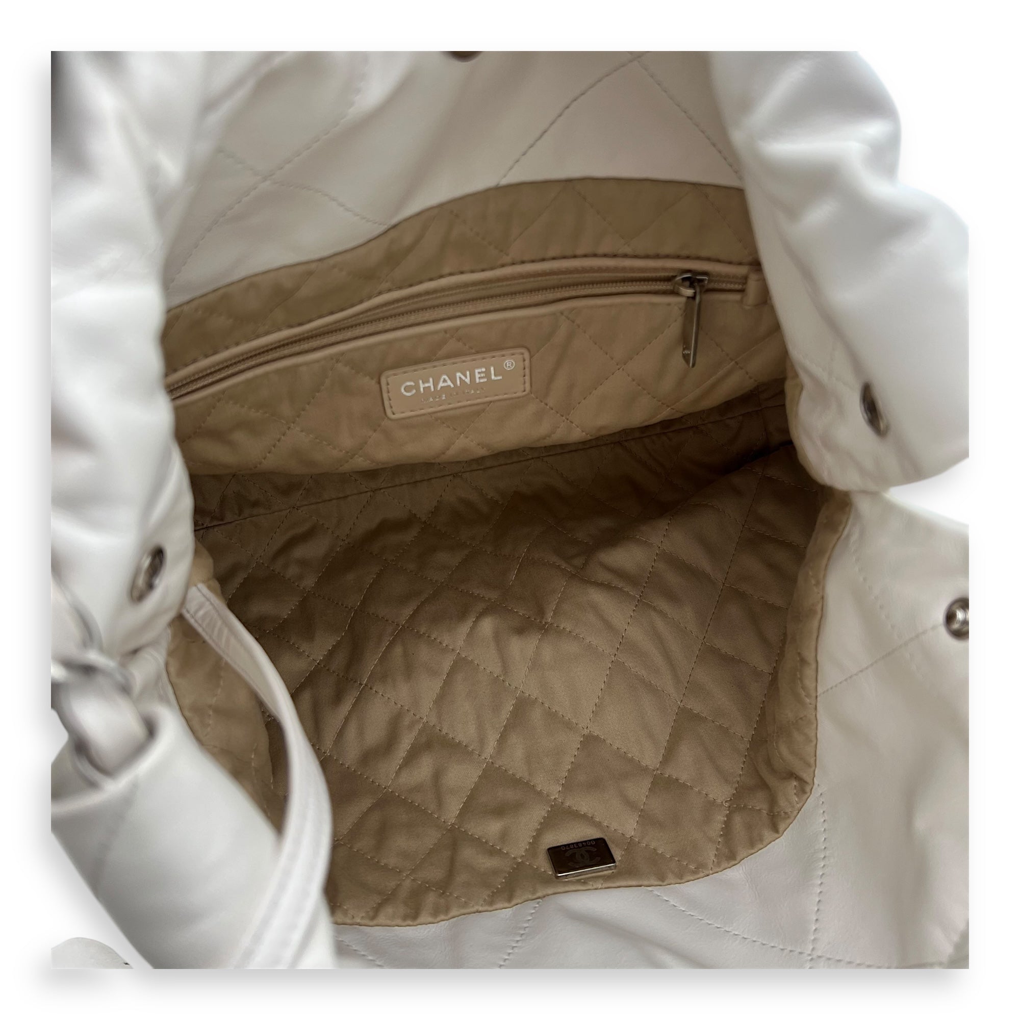 22 Tote Tote Bag Small White in Calfskin, Silver hardware