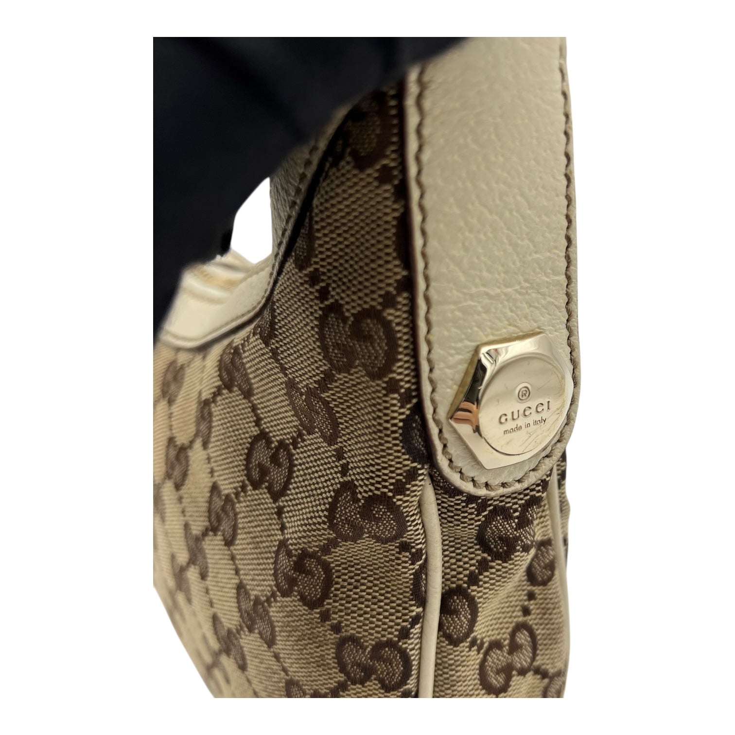 GG Shoulder Bag Brown in Canvas, Gold hardware