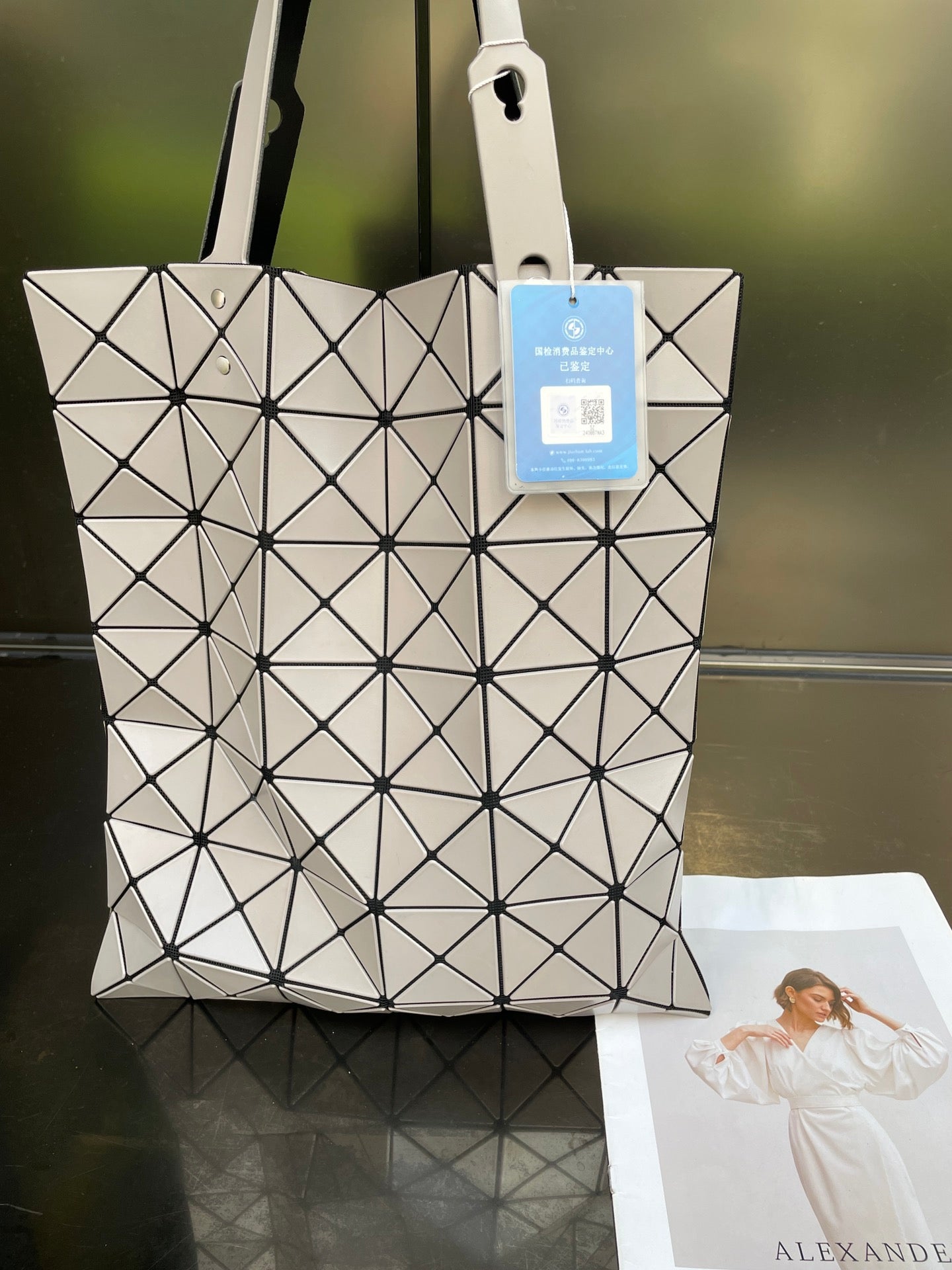 ISSEY MIYAKE Milk Tea Apricot Classic Six Palace Bag