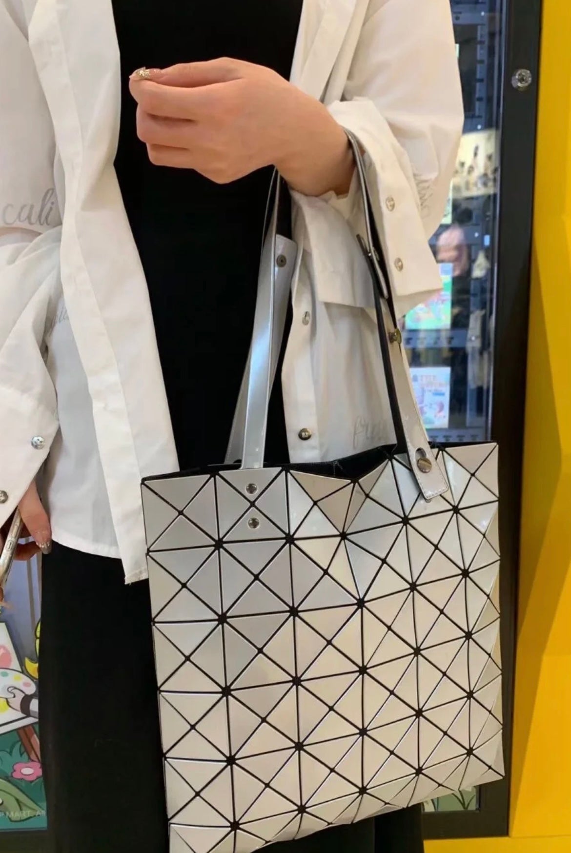 ISSEY MIYAKE Milk Tea Apricot Classic Six Palace Bag