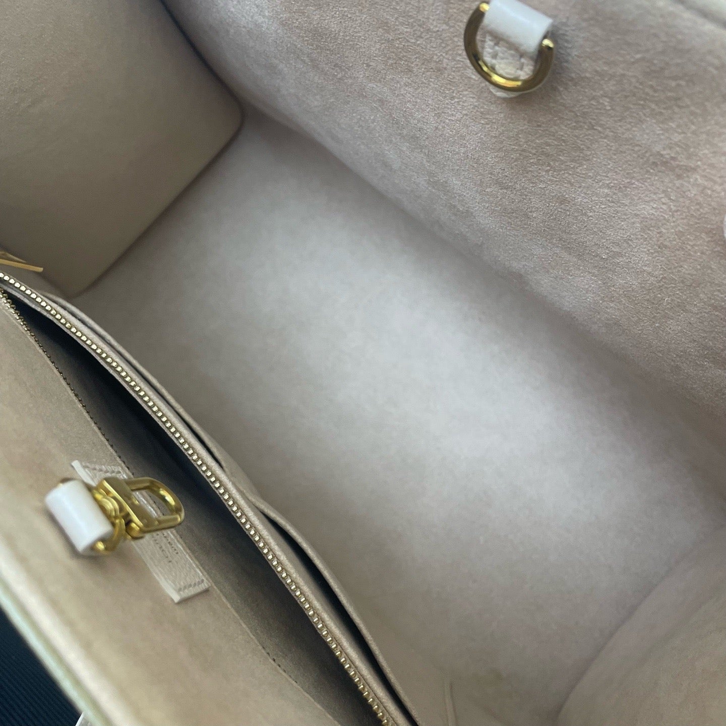 Louis Vuitton Empreinte Monogram Spring In The City Onthego MM